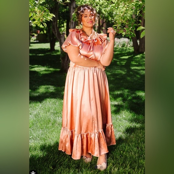 Ivy City Co Dresses & Skirts - NWT Ivy City Co Apricot Crush Satin Dress